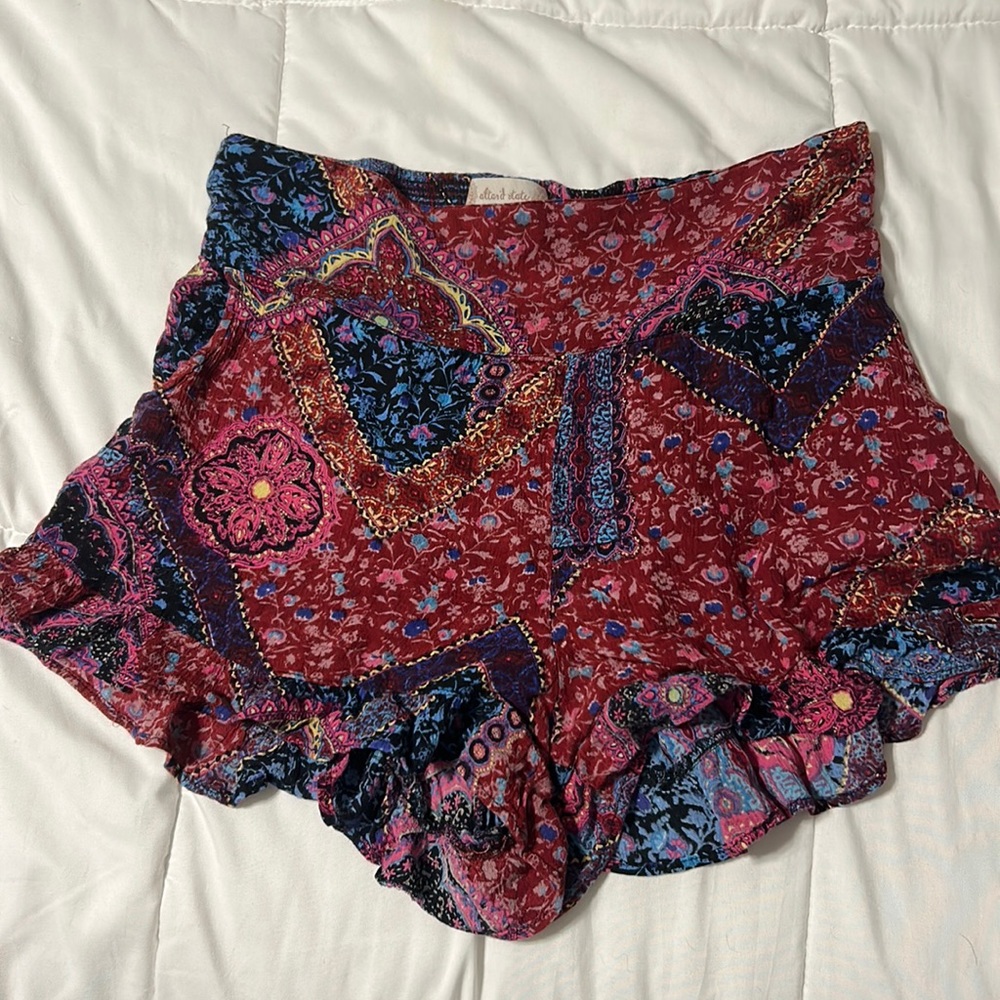 Light weight high waisted shorts with an elastic band